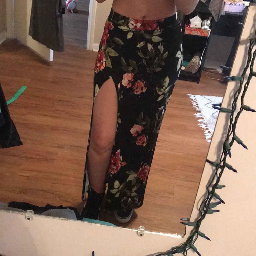 Floor length skirt with slit on side